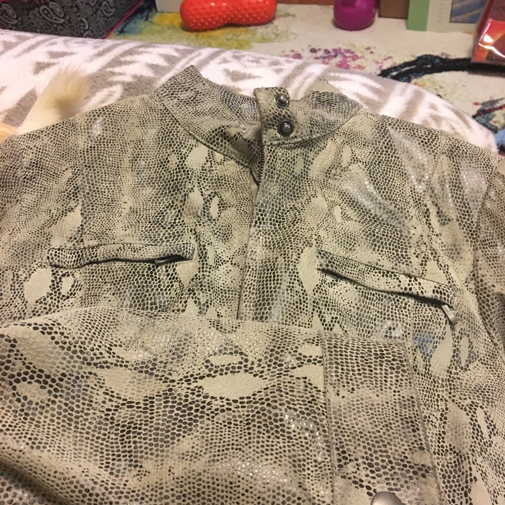 Alfani leather jacket. Comes to waist - Picture 3 of 4